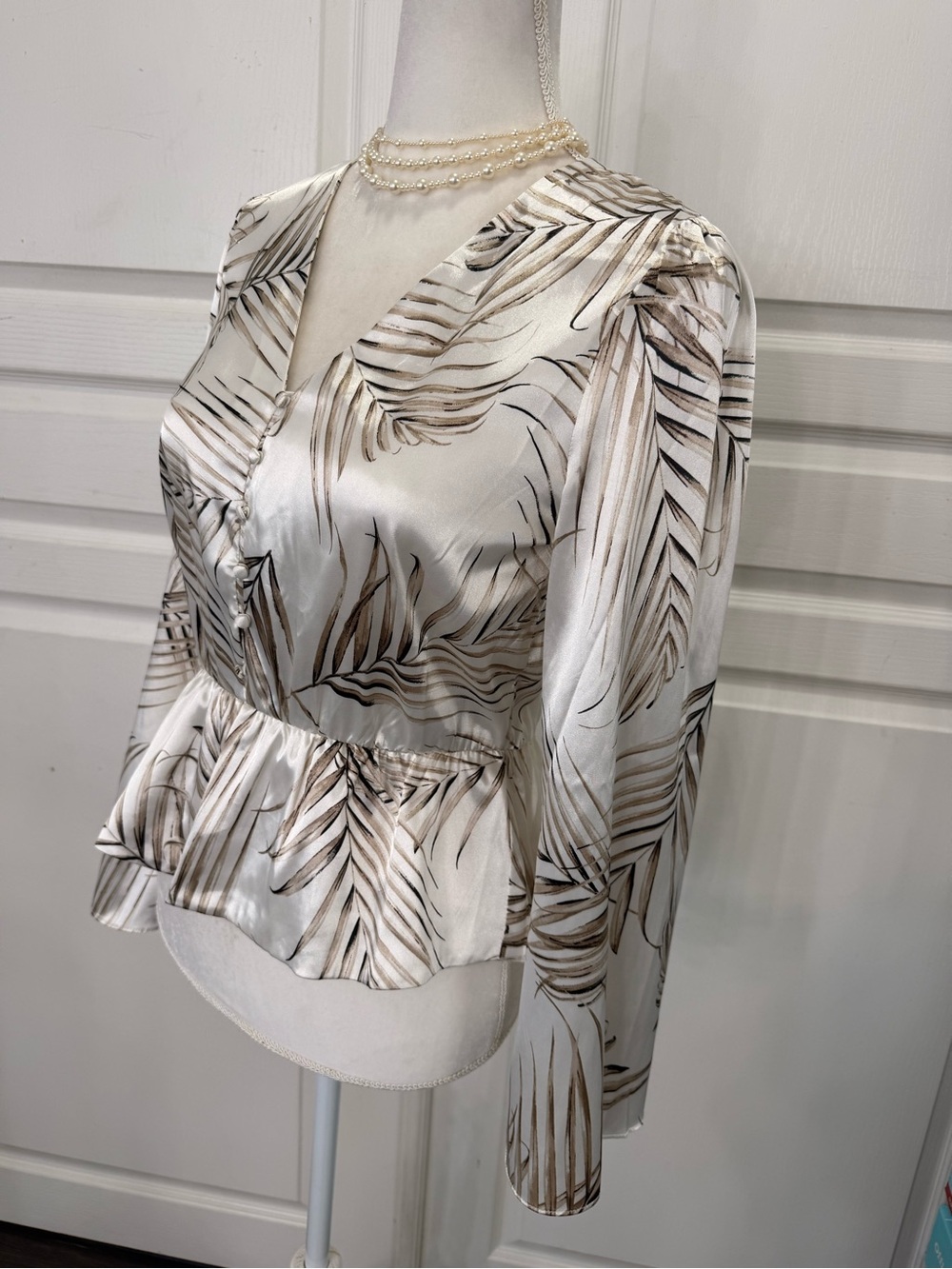 White House Black Market Cream and Taupe Palm-Print V-Neck Peplum Blouse - Picture 2 of 7